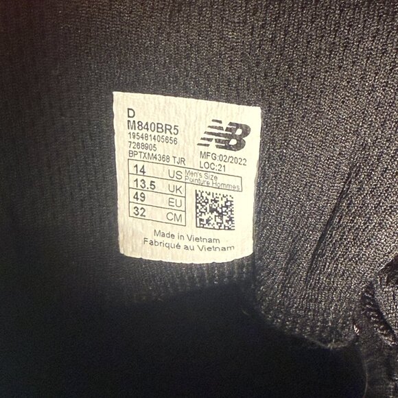 New Balance - M840BR5 Men's Running Shoe Black Red size 14US - wore twice - Picture 8 of 9